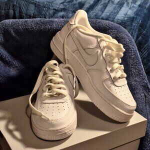 NIKE AIR FORCE 1S